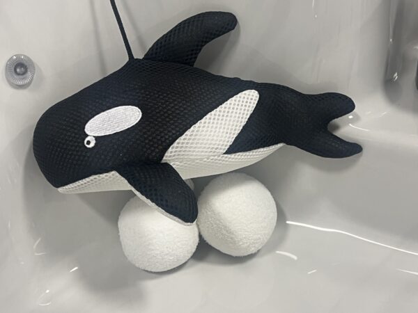 Oil absorbing Sponge - Killer Whale size comparison to 2 scumballs